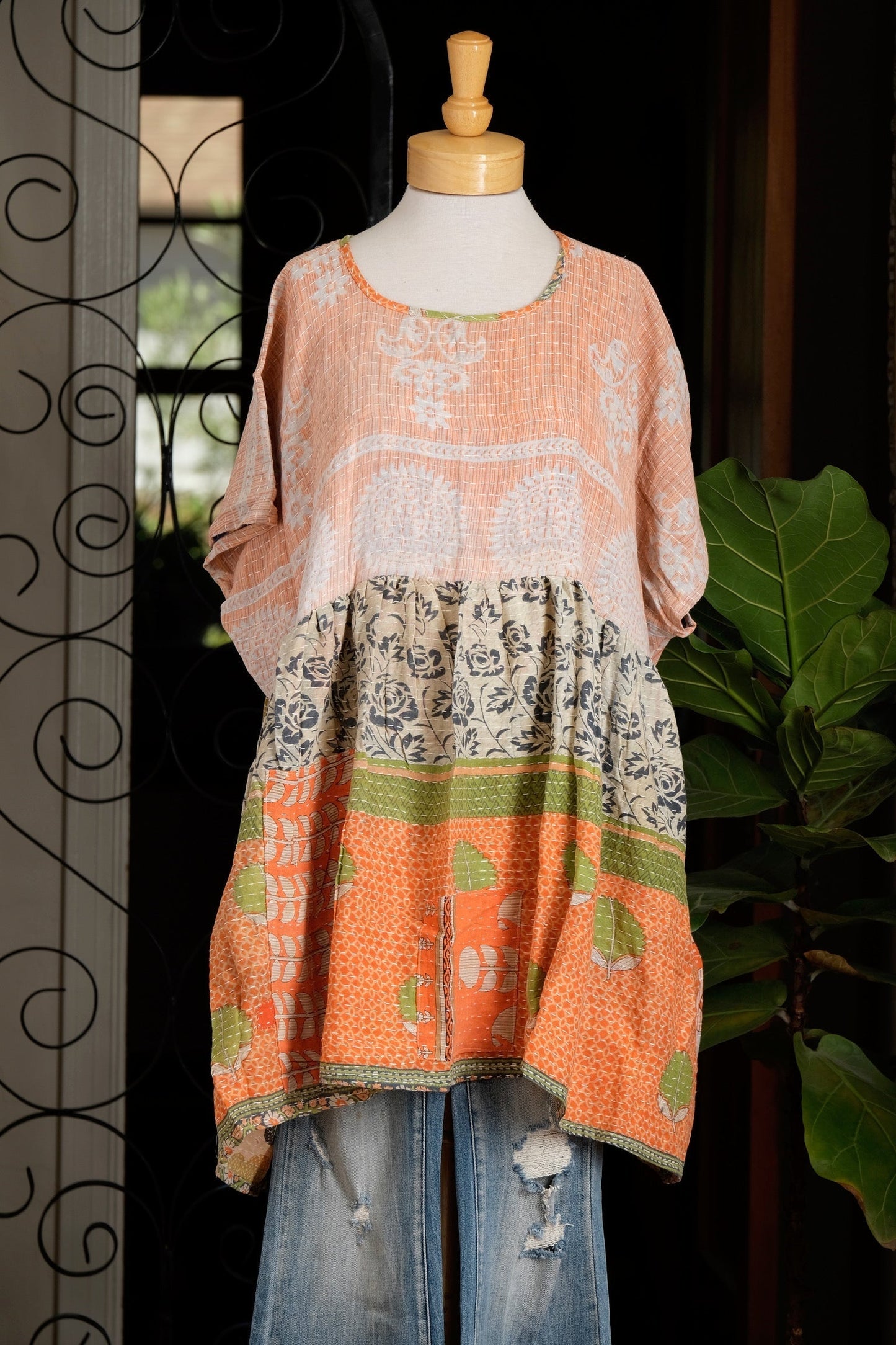 Daydreamer Mini in Black Roses