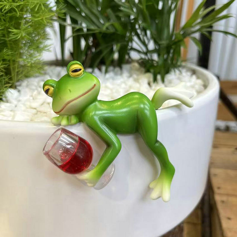 Climbing Frogs Decorations
