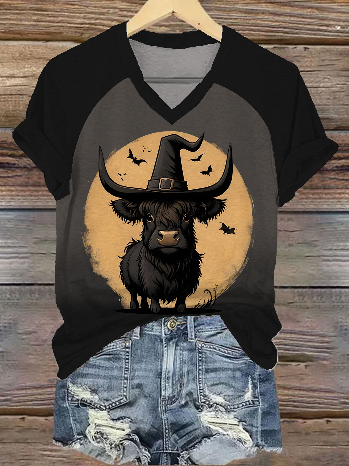 Gradient Halloween Highland Bulls Women's Raglan V-Neck T-shirt