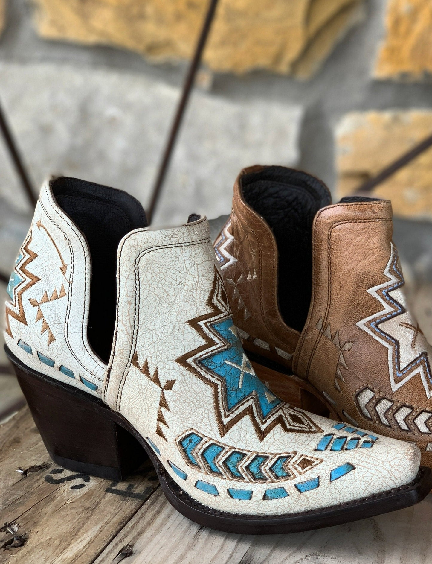 Ariat Dixon Aztec Bootie In Crackled White