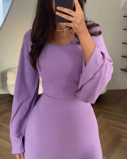 Elegant tie-waist knitted dress