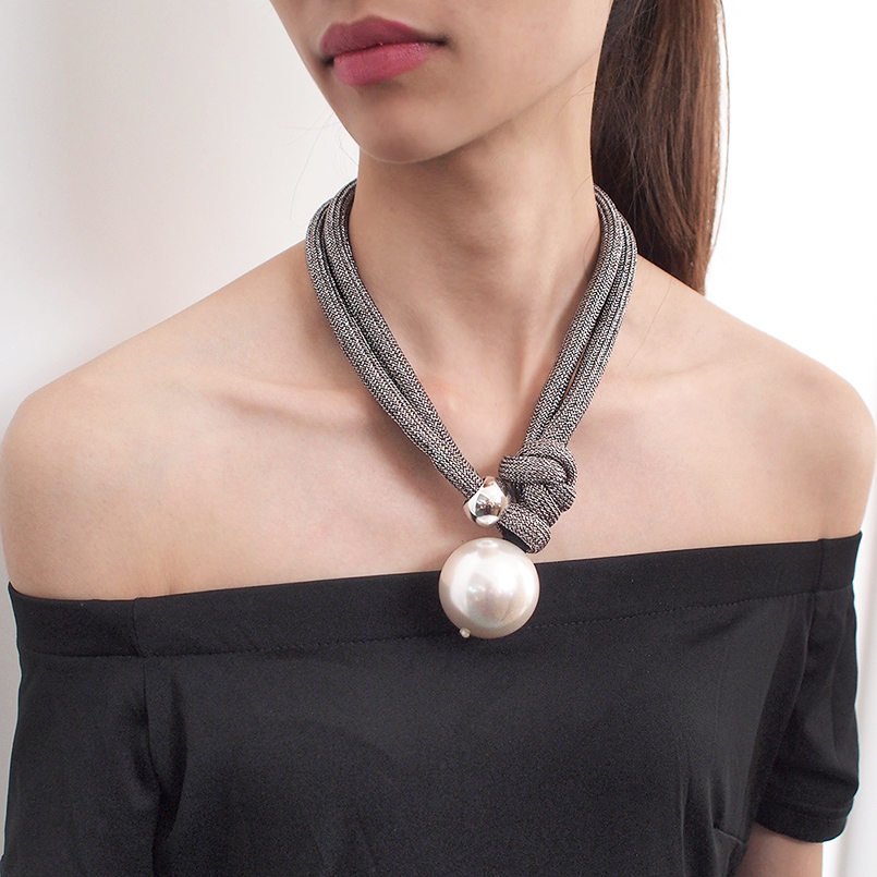 Pearl large mesh necklace