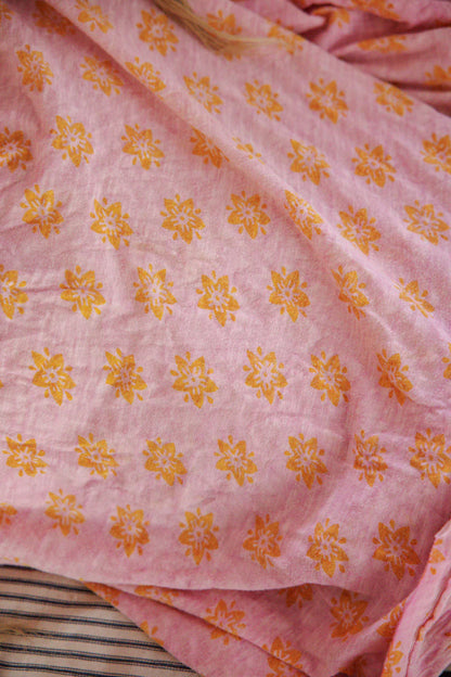 Daisy Print Viggo T 2497 in Texas Yellow Star