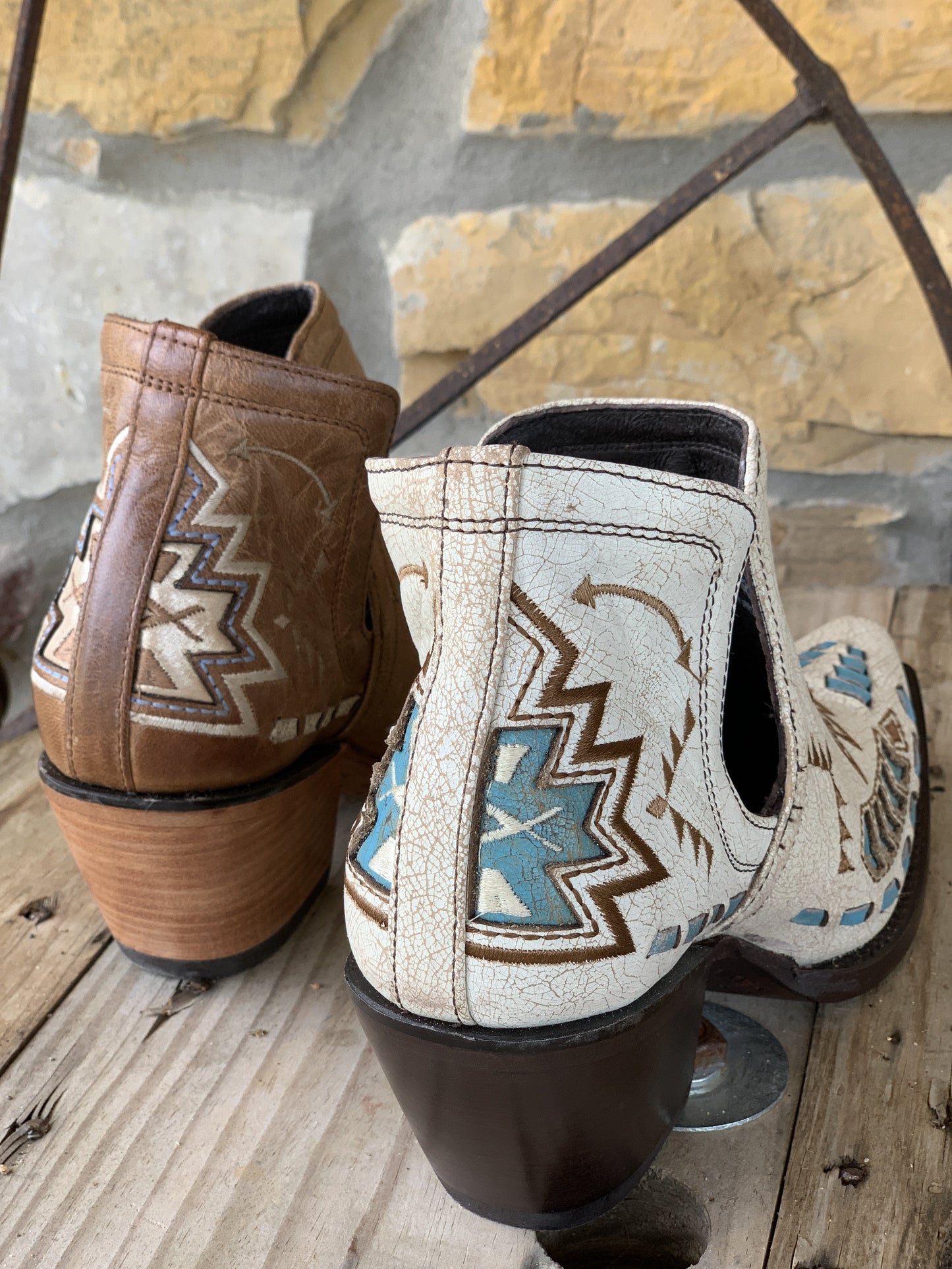 Ariat Dixon Aztec Bootie In Crackled White