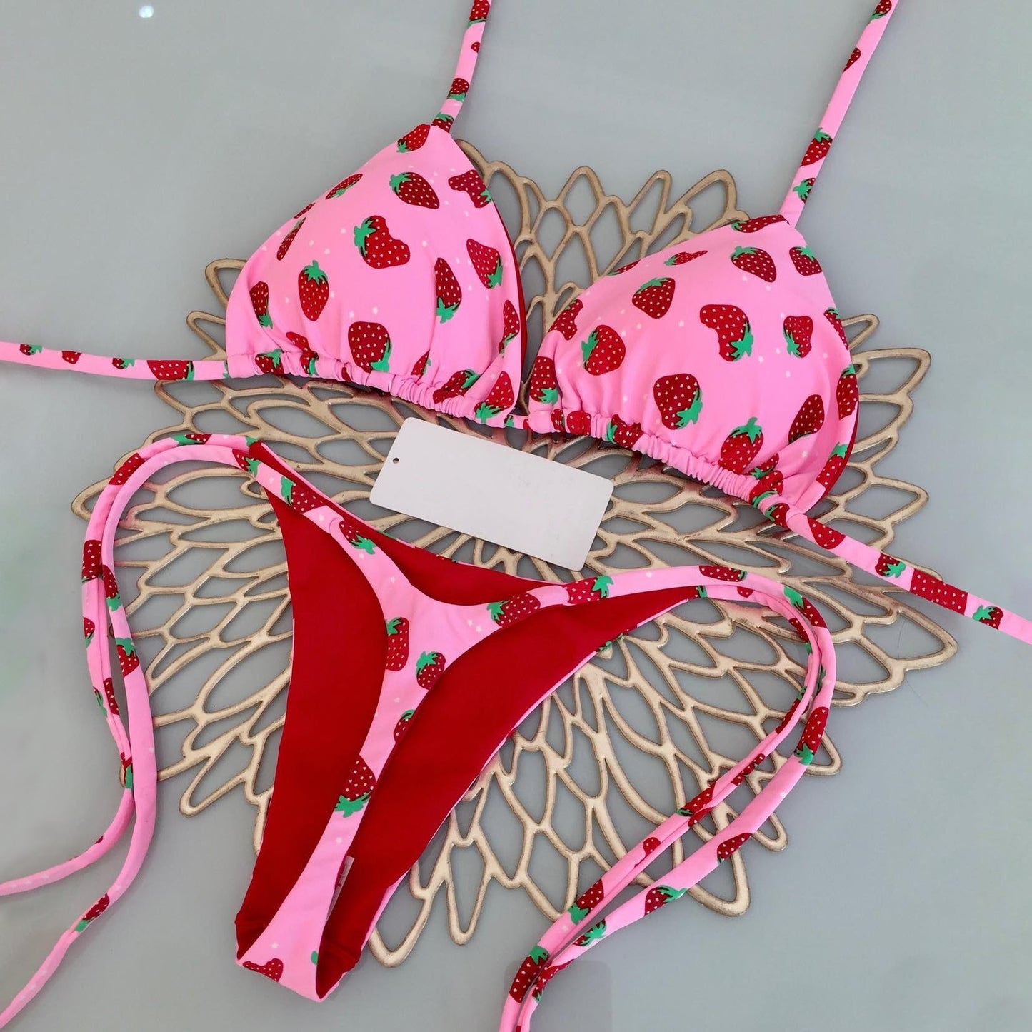 Fashion resort style strawberry print sling split bikini